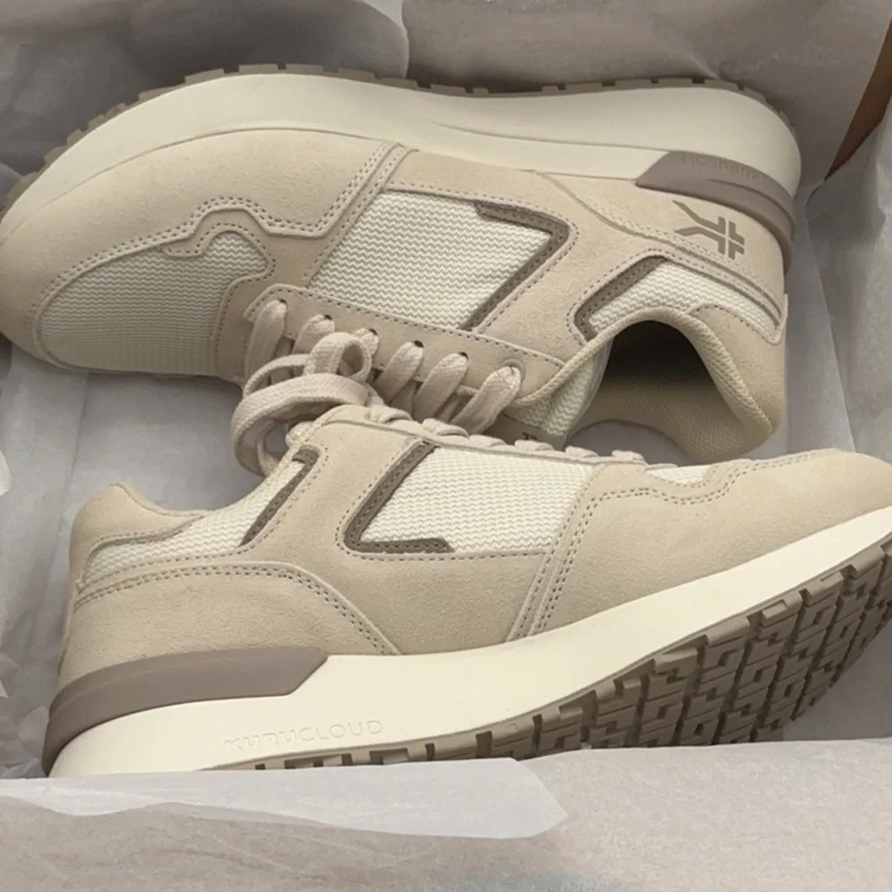 KURU APOGEE Retro‎ Sand-Ecru Athletic Shoes size 8M